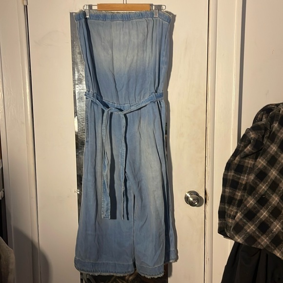 BEAUTIFUL, Bella Dahl chambray strapless jumpsuit with pockets. Like New - Picture 2 of 7